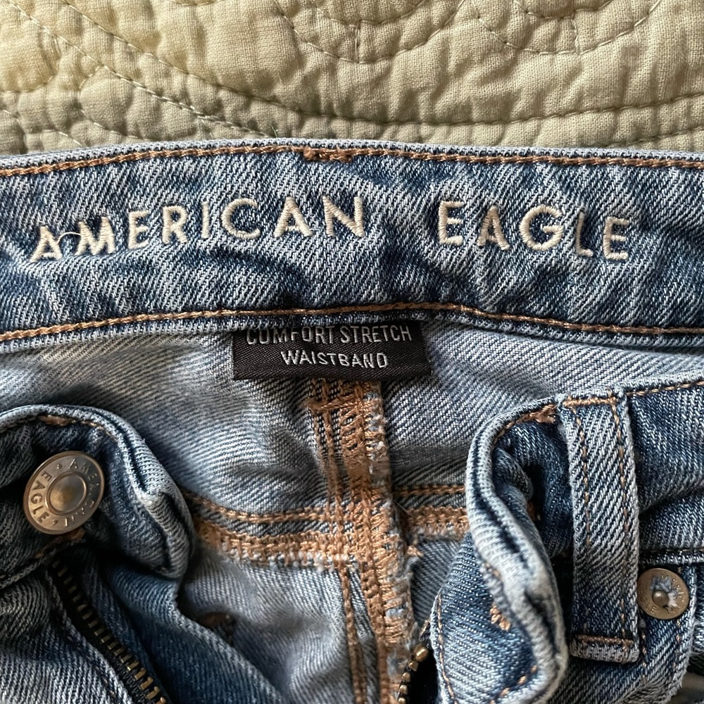 American Eagle Comfort Stretch Waist Band Mom Jeans - Picture 5 of 5